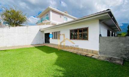 Casa linear 3 dormitórios sendo 1 suíte pertinho do centro à venda, 120 m² por R$ 650.000 - Fazendinha - Teresópolis/RJ