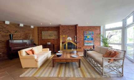 Casa com 4 dormitórios sendo 2 suítes à venda, 285 m² por R$ 1.600.000 - Golfe - Teresópolis/RJ