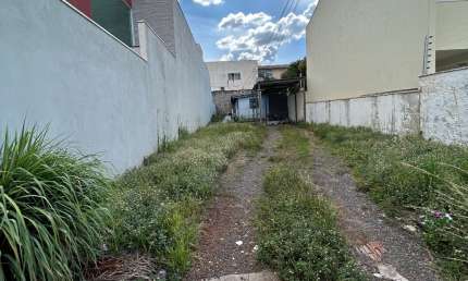 terreno com área de 262,50m2, com uma edícula no jardim progresso.