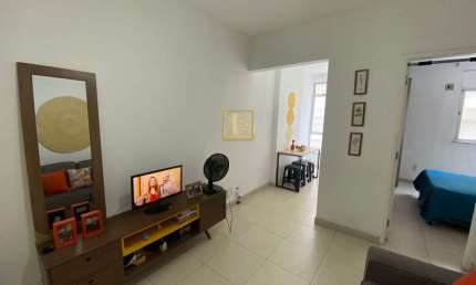 Apartamento Quarto e Sala Reformado Em Prédio com Boa Infraestrutura no Centro