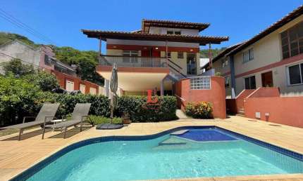 Amplo Apartamento Duplex de 2 Quartos com Varanda e Infraestrutura Santa Teresa