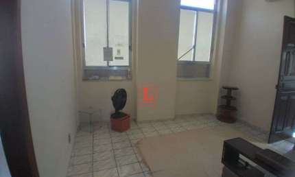 Casa à Venda com 4 quartos, 2 banheiros 140m² por R$ 400.000