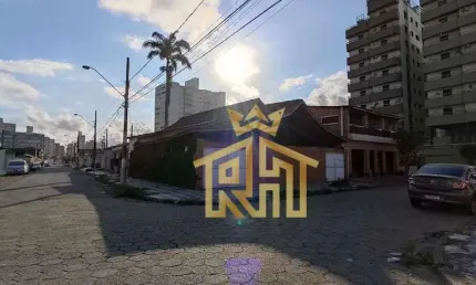 Casa de 3 quartos no bairro de Aviação em Praia Grande - SP