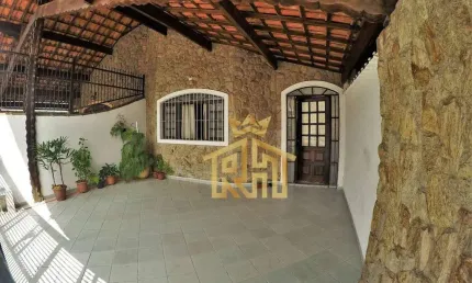 Casa com 3 quartos, 1 suíte  no bairro de Vila Tupi em Praia Grande - SP