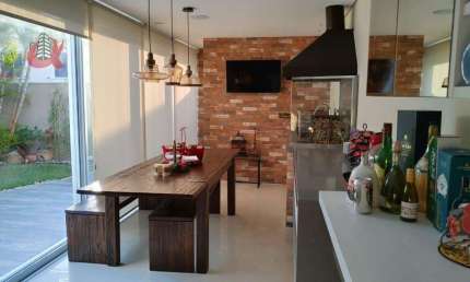 Casa para Locação em Santana de Parnaíba, Tamboré, 3 dormitórios, 1 suíte, 3 banheiros, 2 vagas