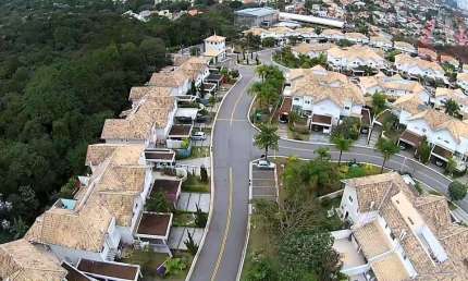 Casa para Venda em Santana de Parnaíba, Alphaville, 3 dormitórios, 1 suíte, 3 banheiros, 2 vagas