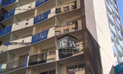 Studio com 23m com 1 vaga com ampla varanda em piso laminado gabinete e box no banheiro pia na area da coz; Prédio com 4 anos 3 elevadores 2 social e