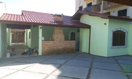 Casa com 3 quartos à venda no Centro, Ubatuba  por R$ 800.000
