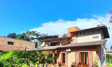 Casa em condomínio fechado com 5 quartos à venda na Praia do Itamambuca, Ubatuba  por R$ 2.690.000