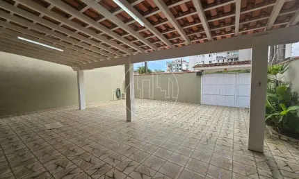 Casa com 3 quartos à venda no Centro, Ubatuba  por R$ 1.100.000