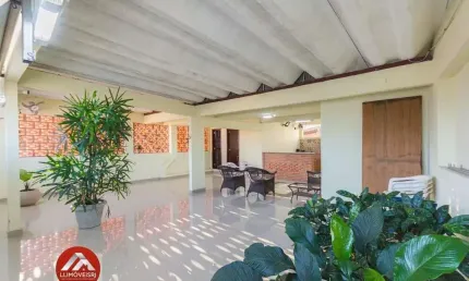 Casa no parque colonial. 3 quartos com 2 suítes, terração com churrasqueira