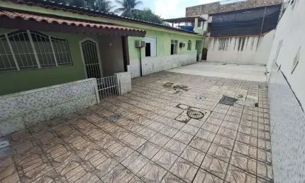Terreno com 2 casas, Centro de Nova Iguaçu. 5 minutos do Top Shopping e Dutra.