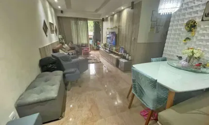 Espetacular 3 quartos com 84m todo reformado no Rereio. Varandão.