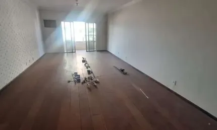 Mário Guimarães, 5 quartos com 2 suítes, 290m, 2 vagas. Centro de Nova Iguaçu.