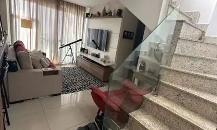 Cobertura a venda na Aroazes, com 3 quartos todo mobiliada. Piscina.