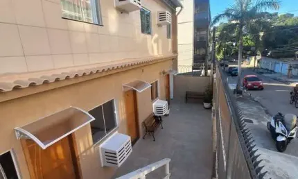 Kitnet/Conjudado. Todo reformado, espaço para máquina. Ambiente familiar.