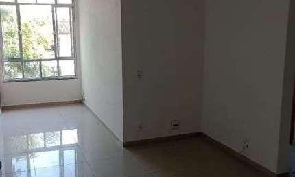 Estrada dos Três Rios, apartamento a venda com 2 quartos reformado. Localização.