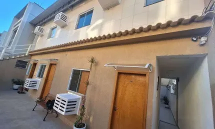 Vista Alegre, Kitnet com 20m, cozinha e banheiro. Toda reformada Reformado
