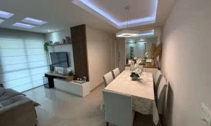 Barra Fun, 2 quartos com porcelanato e móveis. Varanda e vaga. Lazer completo.
