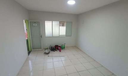 Casa de Vila, sem condomínio. Tipo condomínio fechado. 2 quartos com 1 vaga.