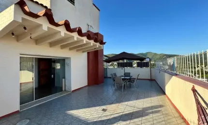 Cobertura com 245m a venda, 4 quartos sendo 1 suíte e 1 dependência. linear.