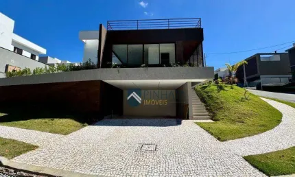 Sobrado Novo com 3 quartos sendo Suítes e Piscina perto do Porto Seguro - Valinhos /SP