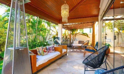 Casa cinematográfica frente ao lago no vista alegre, 5 suítes, piscina e vista deslumbrante