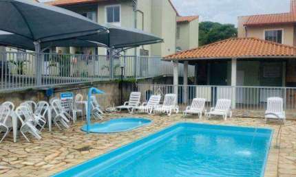 Casa em condomínio 2 quartos com piscina e varanda em Santa Luzia!
