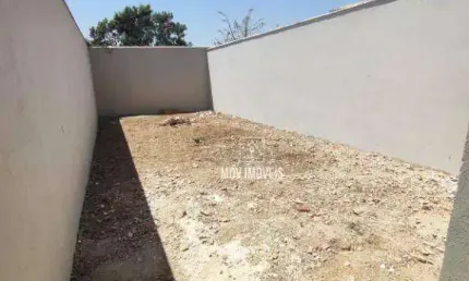Casa nova 2 quartos com 2 vagas de garagem e porão com quintal grande em São José  da Lapa!