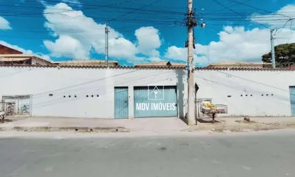 Casa 2 Quartos com belíssimo acabamento e armários planejados nos 2 quartos no São Benedito em Santa Luzia-MG