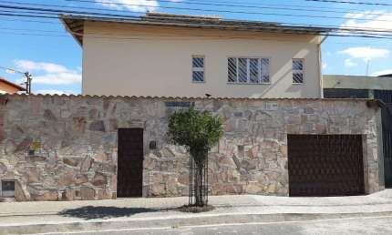 Casa para venda possui 437metros quadrados com 5 quartos no Bairro João Pinheiro - Belo Horizonte - MG