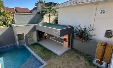 Casa nova contemporânea na Barra da Tijuca c/ lazer nos fundos