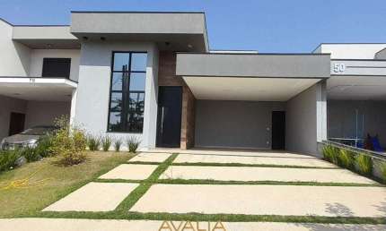 Casa com 3 suítes e quintal no Condomínio Jardins Di Roma