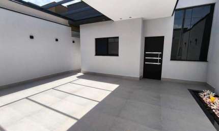 Casa com amplo quintal e 2 dormitórios a venda em Indaiatuba