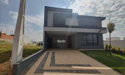Casa a venda localizada no Condomínio Gran Reserve, Três dormitórios todos suítes e com lindos móveis planejados
