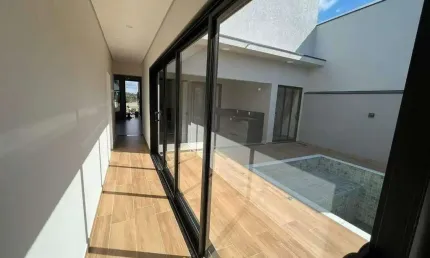 Casa a Venda em Condomínio - 3 suítes - Res. Evidências