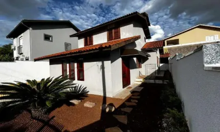 Charme e Conforto: Residência Próxima à Padaria Suíça