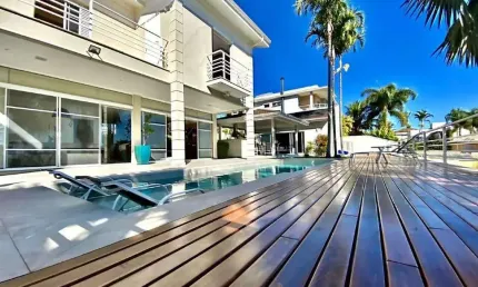 Um lar sofisticado: Casa de alto padrão com vista para o pôr do sol