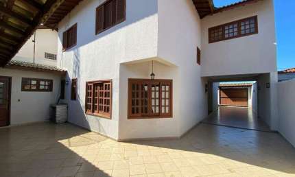Casa para alugar com 3 quartos (1 suíte) no bairro Vila Suiça - Indaiatuba