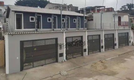 Sobrado com 2 dormitórios à venda, 74 m² por R$ 380.000,00 - Pium - Itaquaquecetuba/SP