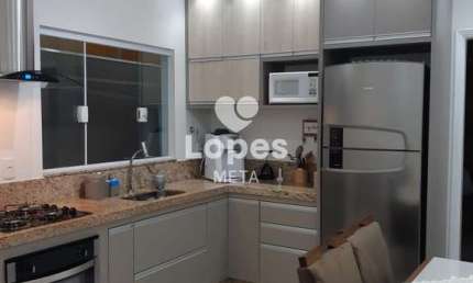 CASA À VENDA NO JARDIM CEREJEIRAS EM SÃO JOSÉ DOS CAMPOS/SP