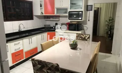 SOBRADO À VENDA COM 156M² EM EXCELENTE REGIÃO | SÃO JOSÉ DOS CAMPOS-SP