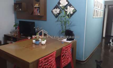 Esse lindo apartamento contém, 3 dormitórios uma suíte, 1 garagem coberta. Uma sacada, com ótima vista. O condomínio contém, churrasqueira, piscina, quadra e salão de festa.