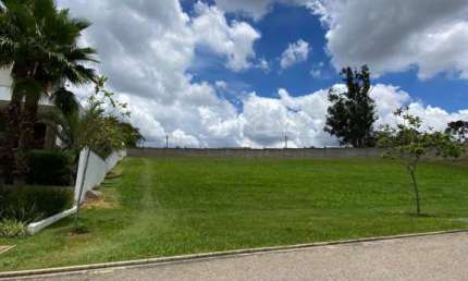 Terreno aclive à venda, 788m² no Condomínio Alphaville 2 - Estuda Permuta
