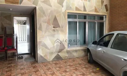 Sobrado com 3 dormitórios à venda, 250 m² por R$ 692.000,00 - Centro - Jacareí/SP