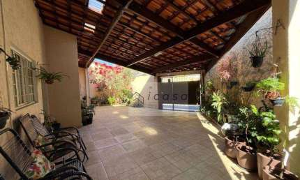 Casa com 3 dormitórios à venda, 242 m² por R$ 650.000,00 - Borda da Mata - Caçapava/SP