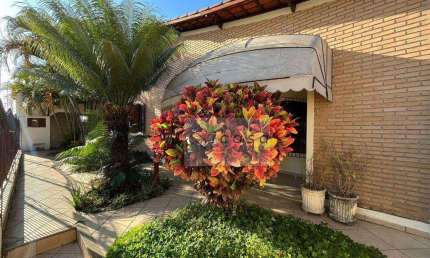 Casa com 4 dormitórios à venda, 330 m² por R$ 980.000,00 - Vila Resende - Caçapava/SP