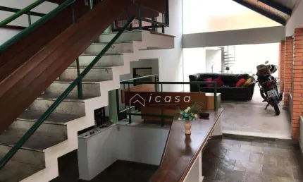 Sobrado com 4 dormitórios à venda, 264 m² por R$ 600.000,00 - Vila São João - Caçapava/SP