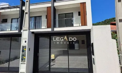 Casa com 3 dormitórios (1 suíte)  à venda, 120 m² por R$ 699.000 - Saguaçu - Joinville/SC