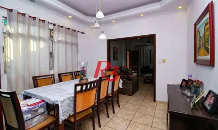 Excelente casa de 3 dormitórios à venda no Bom Retiro em Santos.